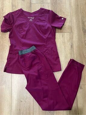 Matrix by Maevn Women’s Medical Scrub Set in Maroon Small